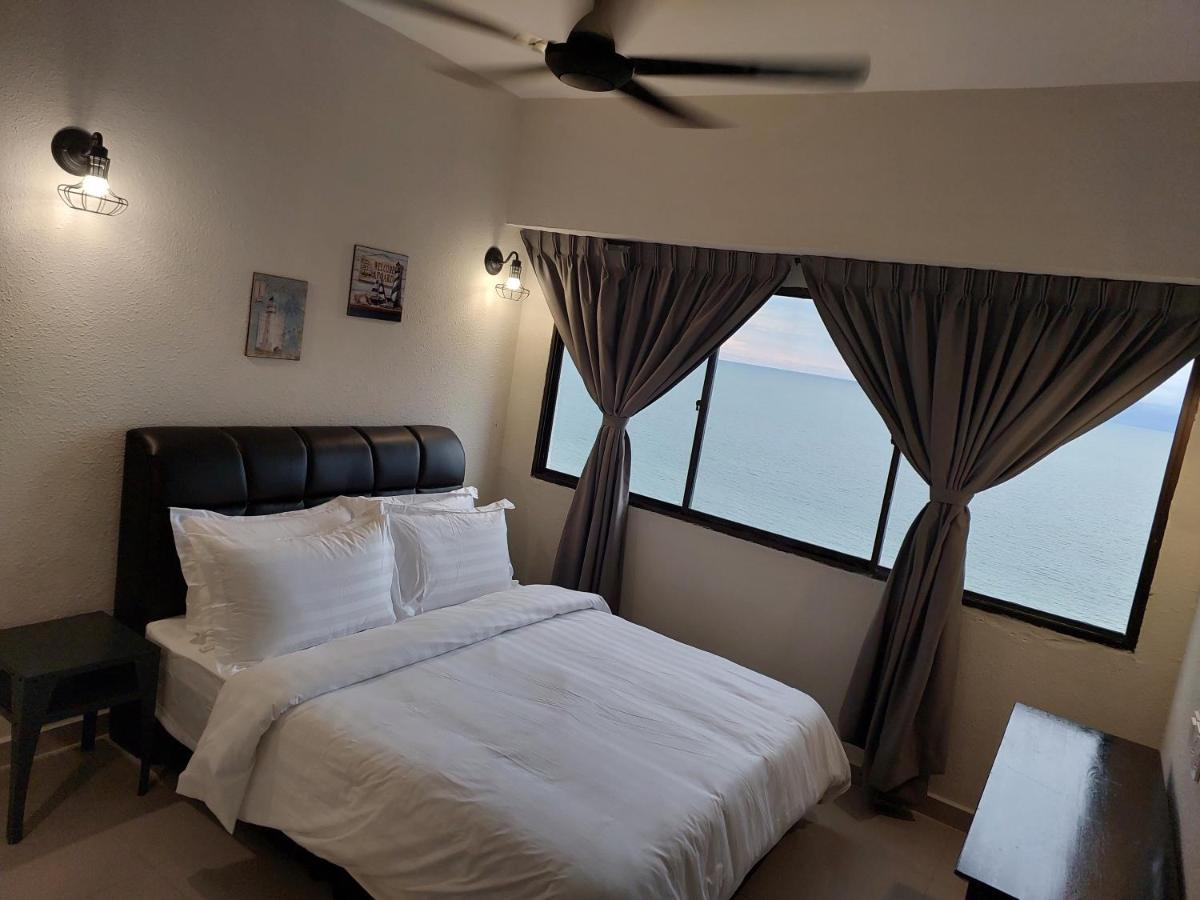 Batu Ferringhi Luxury Seaview Suite - 3Br 객실 사진